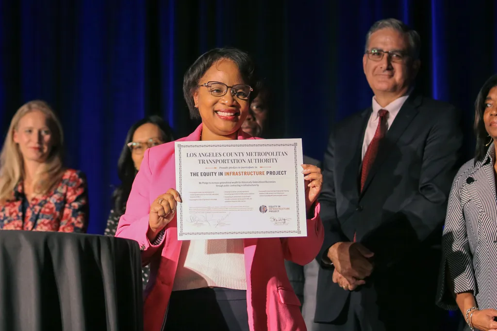 The Equity in Infrastructure Pledge was in the spotlight at LA Infrastructure Forum by ENR magazine Stephanie Wiggins, Chief Executive Officer at the Los Angeles County Metropolitan Transportation Authority (Metro), hold up the Equity in Infrastructure pledge
